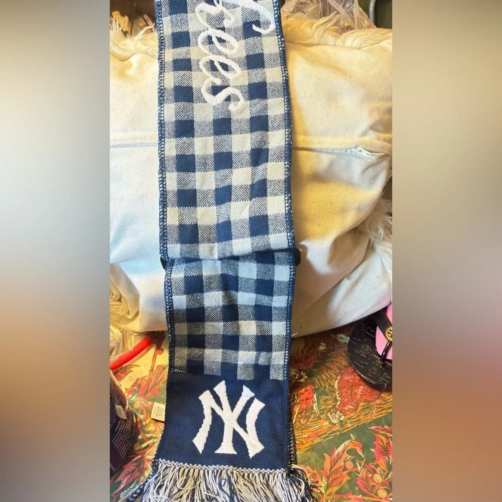 FOCO New York Yankees reversible retro scarf